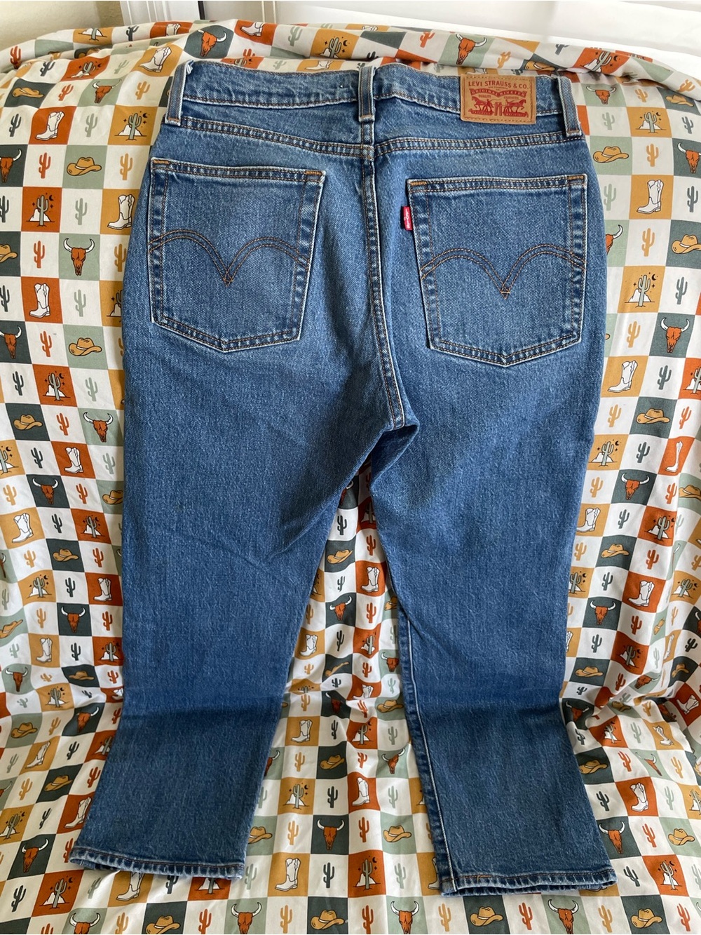 Levi's Straight-Leg Mid-Blue Women's Jeans - Picture 2 of 6